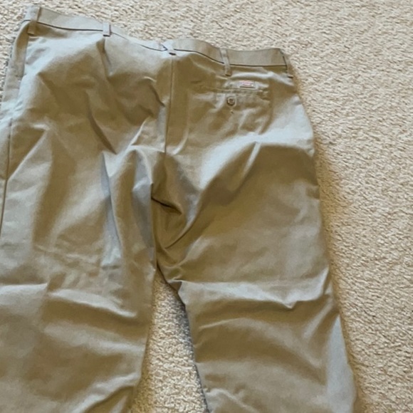 Women’s Dickies Khaki Work Pants – Size 18R - Picture 4 of 5